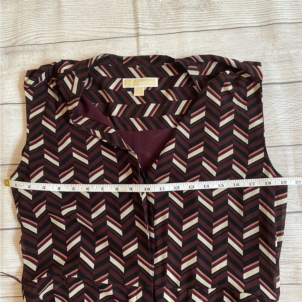 Michael Kors Sleeveless Wide-Leg V-neckline Geometric Print Jumpsuit - Picture 7 of 7